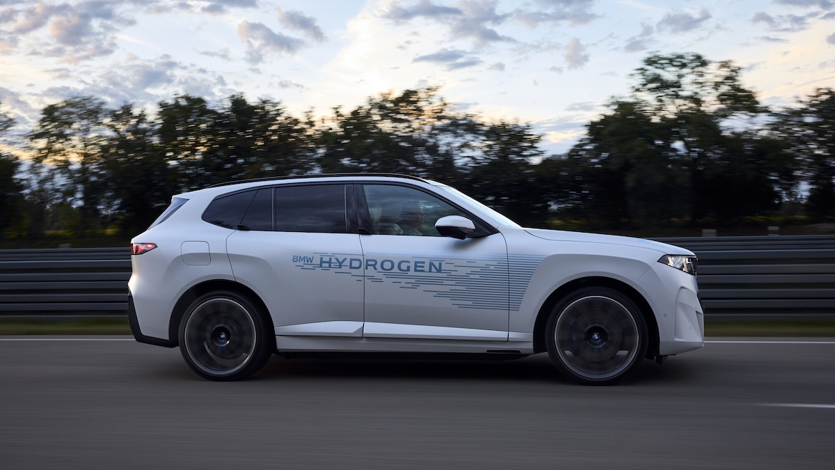 BMW iX5 Hydrogen: via ai test e la fabbrica si prepara