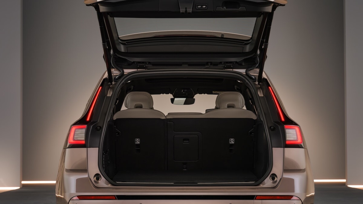 Volvo XC60 2027, plug-in dall'autonomia esagerata