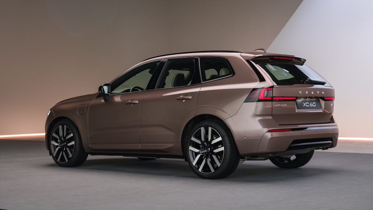 Volvo XC60 2027, plug-in dall'autonomia esagerata