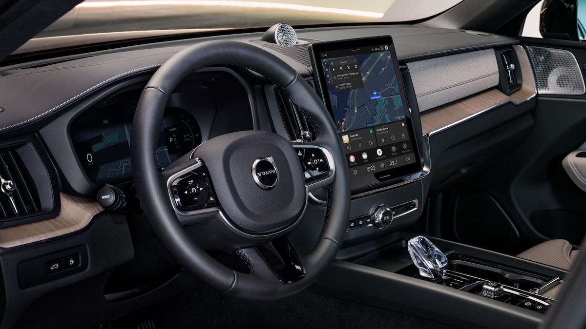 Volvo XC60 2027, plug-in dall'autonomia esagerata