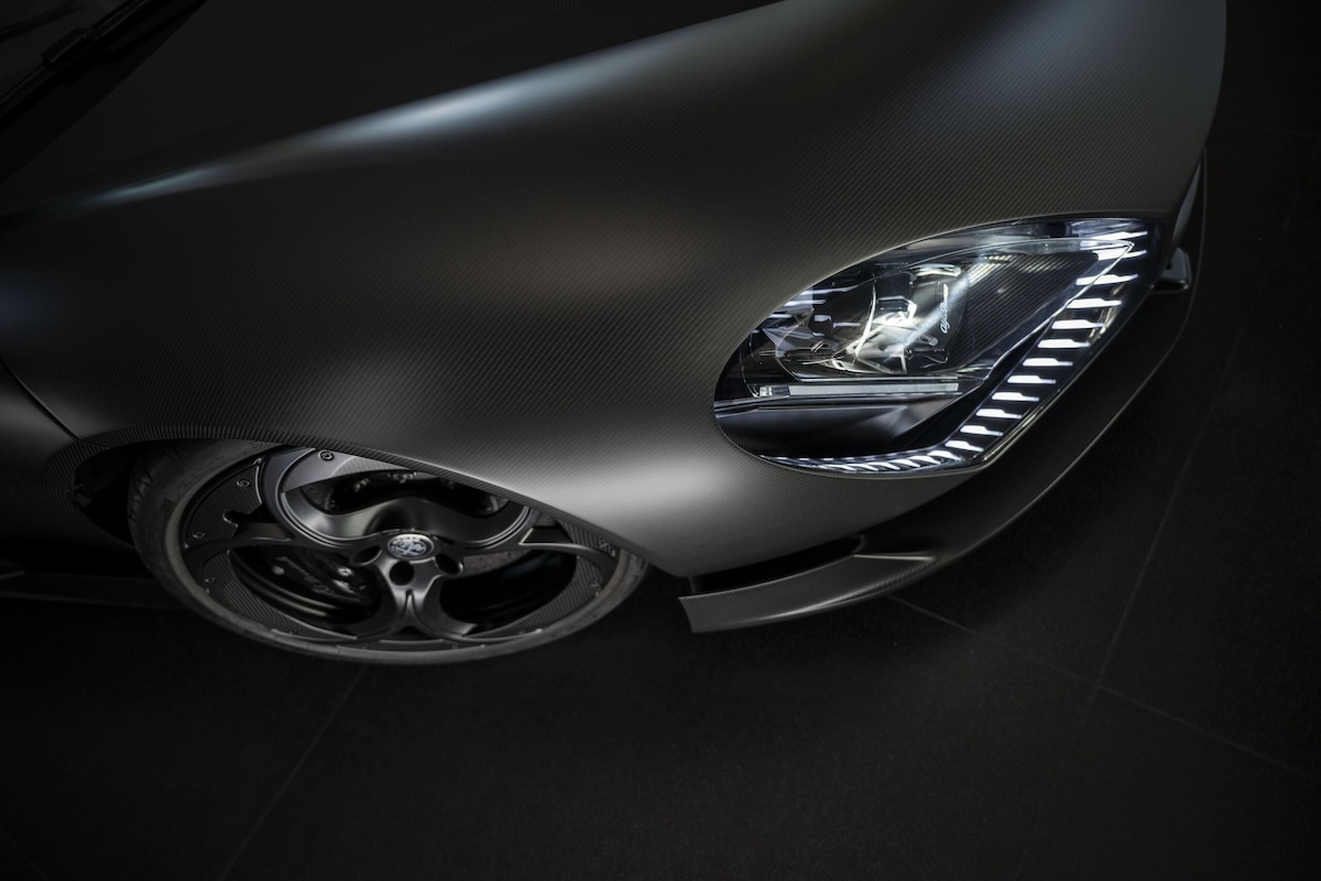 Alfa 33 Stradale Perla Nera, una belva che mostra i muscoli in carbonio