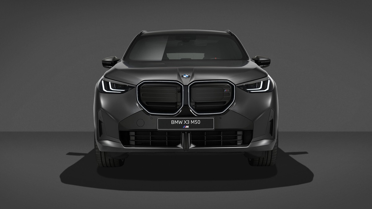 BMW X3 M50 xDrive, più cavalli e nuovo Black Package