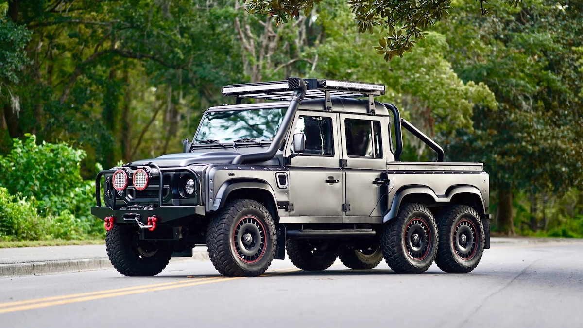 Defender Flying Huntsman 6x6, ecco il mostro a sei ruote da 700 cv