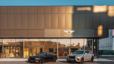 Bentley arriva a Milano: ecco la nuova casa dell'eleganza, tecnologia e innovazione