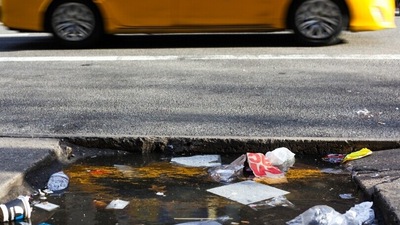 Getti rifiuti dal finestrino in auto? Ecco quanto dovrai pagare