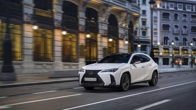 Lexus UX Hybrid, si aggiorna il crossover elettrificato