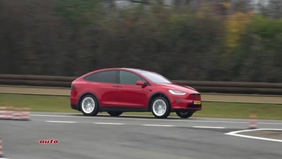 Tesla Model X Plaid, a prova di velocità smodata