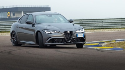 Alfa Romeo Giulia Quadrifoglio, test in pista: l'ultima Alfa pura