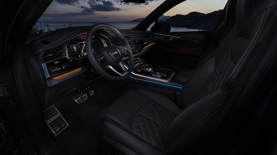 Audi Q7 2024 su strada, si rinnova la regina dei Suv dei Quattro anelli