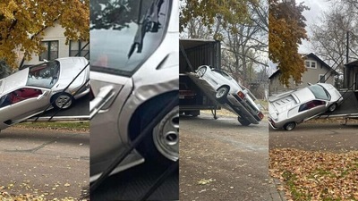 Una Lamborghini Diablo cade da un camion mentre viene scaricata