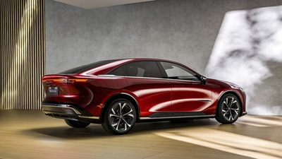 Nuova Mazda 6e, berlina e hatchback 100% elettrica