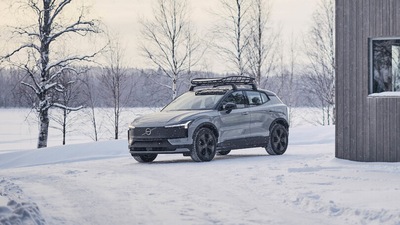 Nuova Volvo EX30 Cross Country, più robusta per l'off-road