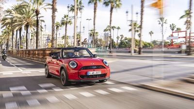 Si avvicina la bella stagione con la nuova Mini Cooper Cabrio S