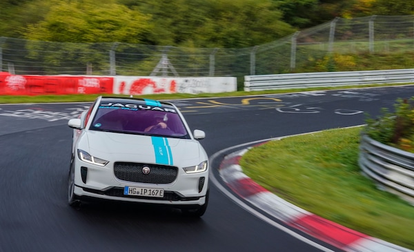 Jaguar I-Pace eTaxi nell'Inferno Verde della Nordschleife