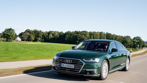 Audi A8 e quattro, l'ibrido plug-in arriva sulla Lunga