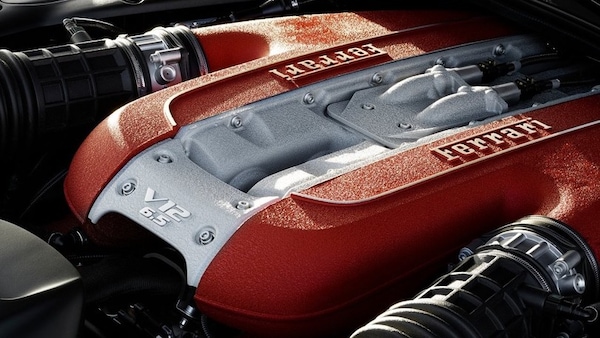 Motore V12 Ferrari, la novità che fa convivere prestazioni ed emissioni