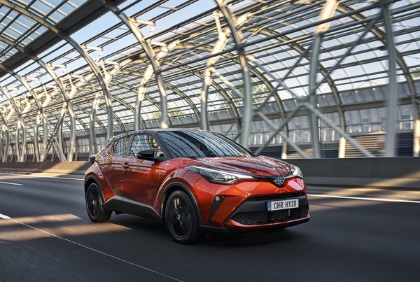 Toyota C-HR restyling, non solo full hybrid 2.0