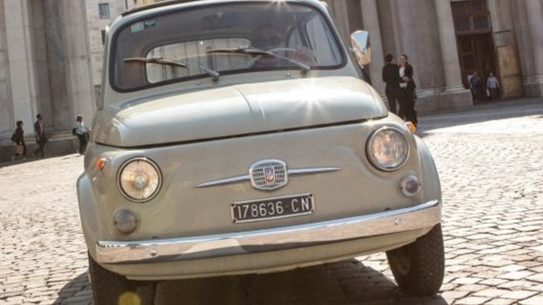 Italia: vecchie Fiat 500 più delle auto elettriche