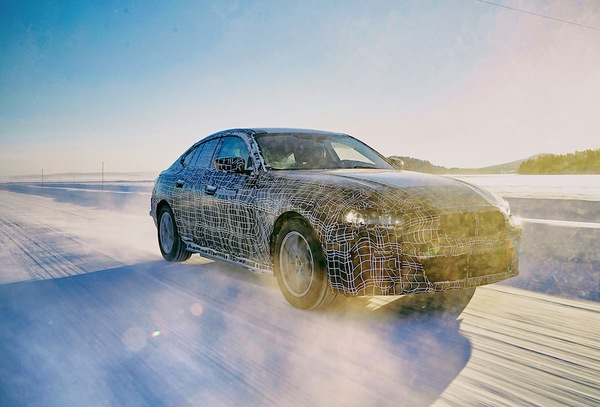 BMW i4, eDrive atto quinto così cambia l'elettrico