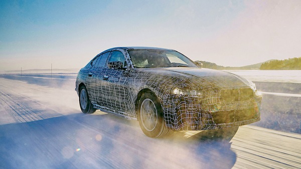 BMW i4, eDrive atto quinto così cambia l'elettrico