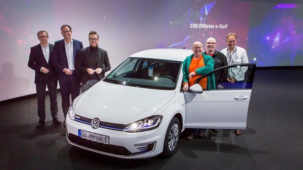 Volkswagen, consegnata la e-Golf numero 100mila a Dresda
