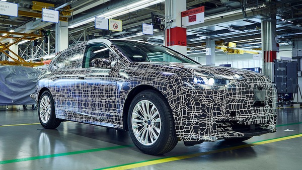 BMW iNext, Dingolfing si rifà il look per il suv elettrico