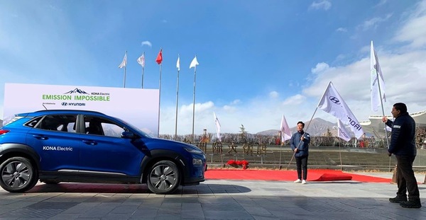 La Hyundai Kona elettrica pronta a scalare il Monte Everest