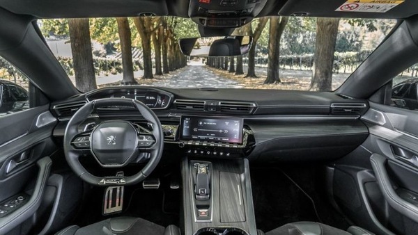 Peugeot 508 BlueHDi 160: il test a Milano