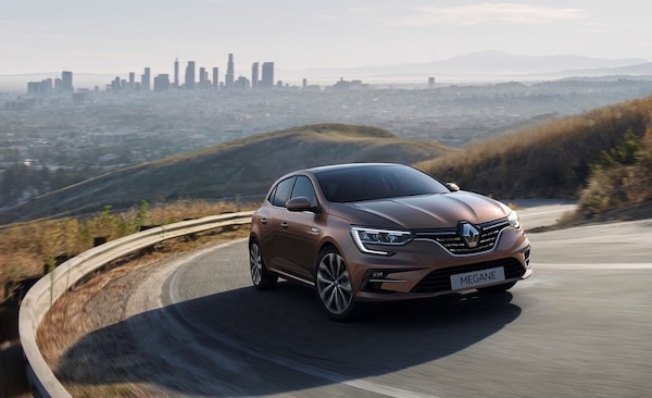 Renault Megane restyling, E-Tech ibrida e RS più potente le novità