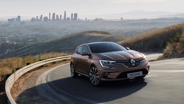 Renault Megane restyling, E-Tech ibrida e RS più potente le novità
