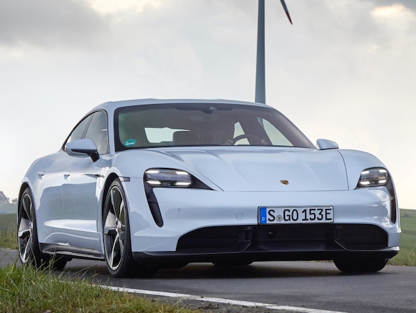 Bill Gates compra una Porsche Taycan: “La mia prima elettrica”