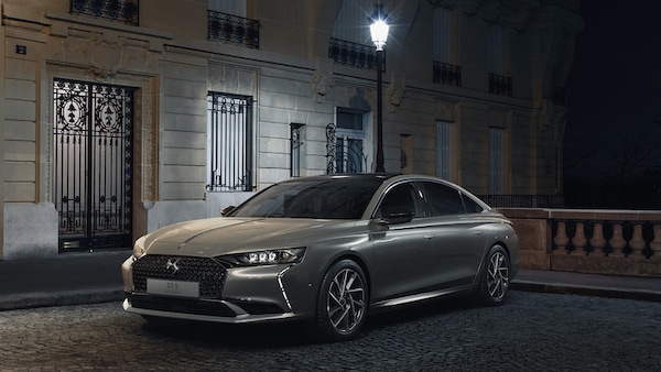 DS 9 E-Tense, business class ibrida alla francese