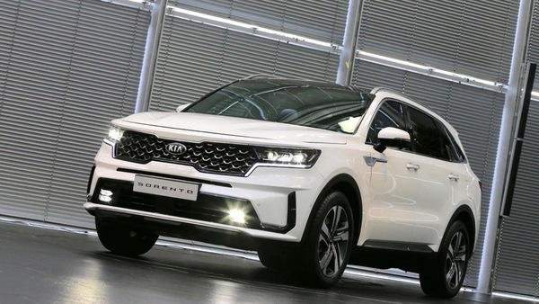 Nuova Kia Sorento, due volti Hybrid oltre al diesel aggiornato