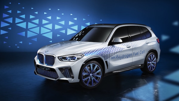 BMW presenta le caratteristiche dell'elettrico a idrogeno