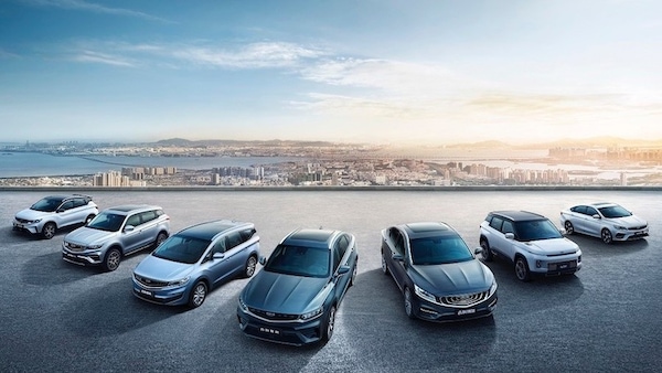 La Cina si rimette in moto: riaprono anche le concessionarie