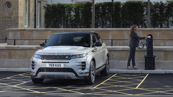 Range Rover Evoque, avanti con l'ibrido plug-in P300e