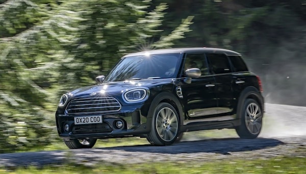 MINI Countryman restyling, luci sulla Union Jack e motori Euro 6D