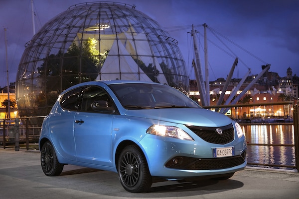 Nuova Lancia Ypsilon Hybrid EcoChic: la Fashion City Car in salsa mild-hybrid