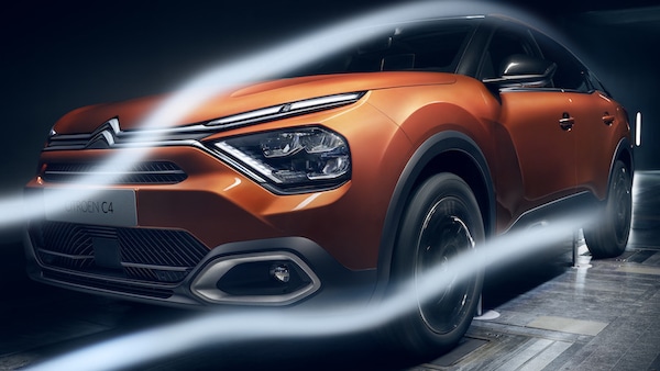 Nuova Citroen C4 ripensa il concetto di berlina compatta