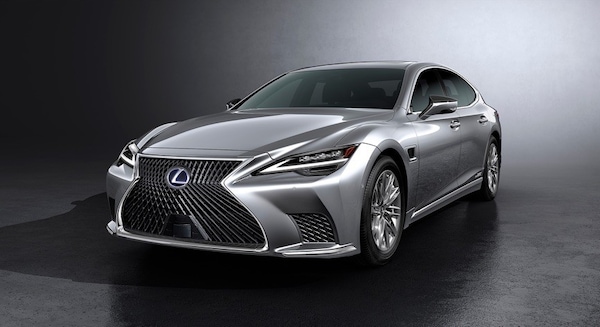 Lexus LS restyling, novità Adas Teammate e fari Blade Scan