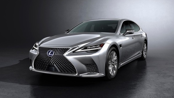 Lexus LS restyling, novità Adas Teammate e fari Blade Scan