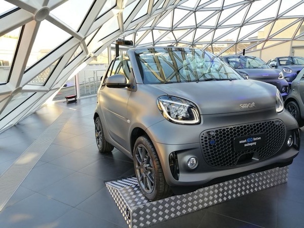 Smart EQ fortwo cabrio suitegrey: una serie speciale da cinema