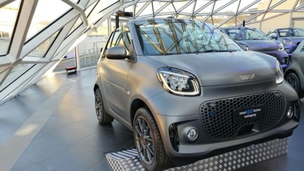 Smart EQ fortwo cabrio suitegrey: una serie speciale da cinema