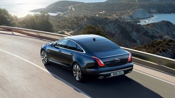 Jaguar XJ elettrica slitta al 2021