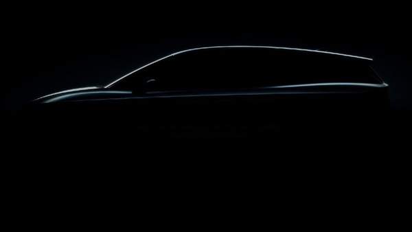 Skoda Enyaq iV svela la silhouette e annuncia il debutto