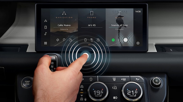 Jaguar Land Rover, il touchscreen superato dal Predictive Touch