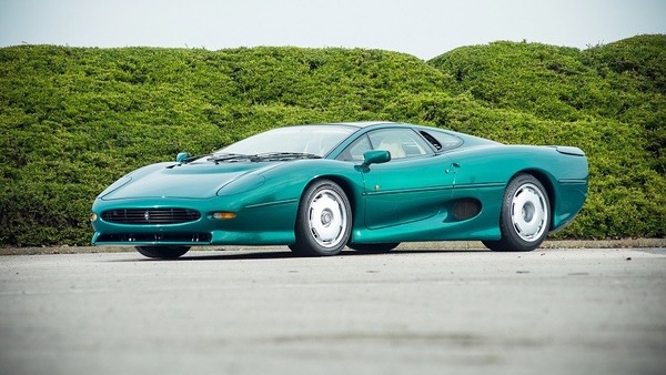 Jaguar XJ220: la sua storia