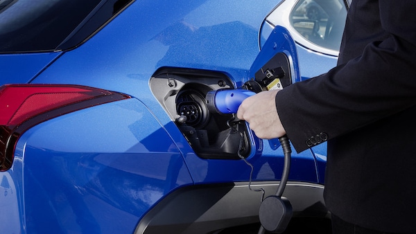 Toyota, il 'pieno' in 15 minuti con le batterie allo stato solido