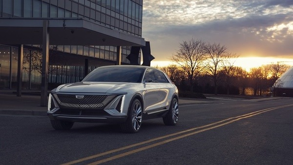 Nuovo Cadillac Lyriq, ecco il crossover elettrico di lusso con 480 km d'autonomia