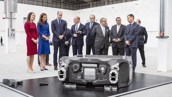 McLaren, ecco il monoscocca in carbonio per le ibride